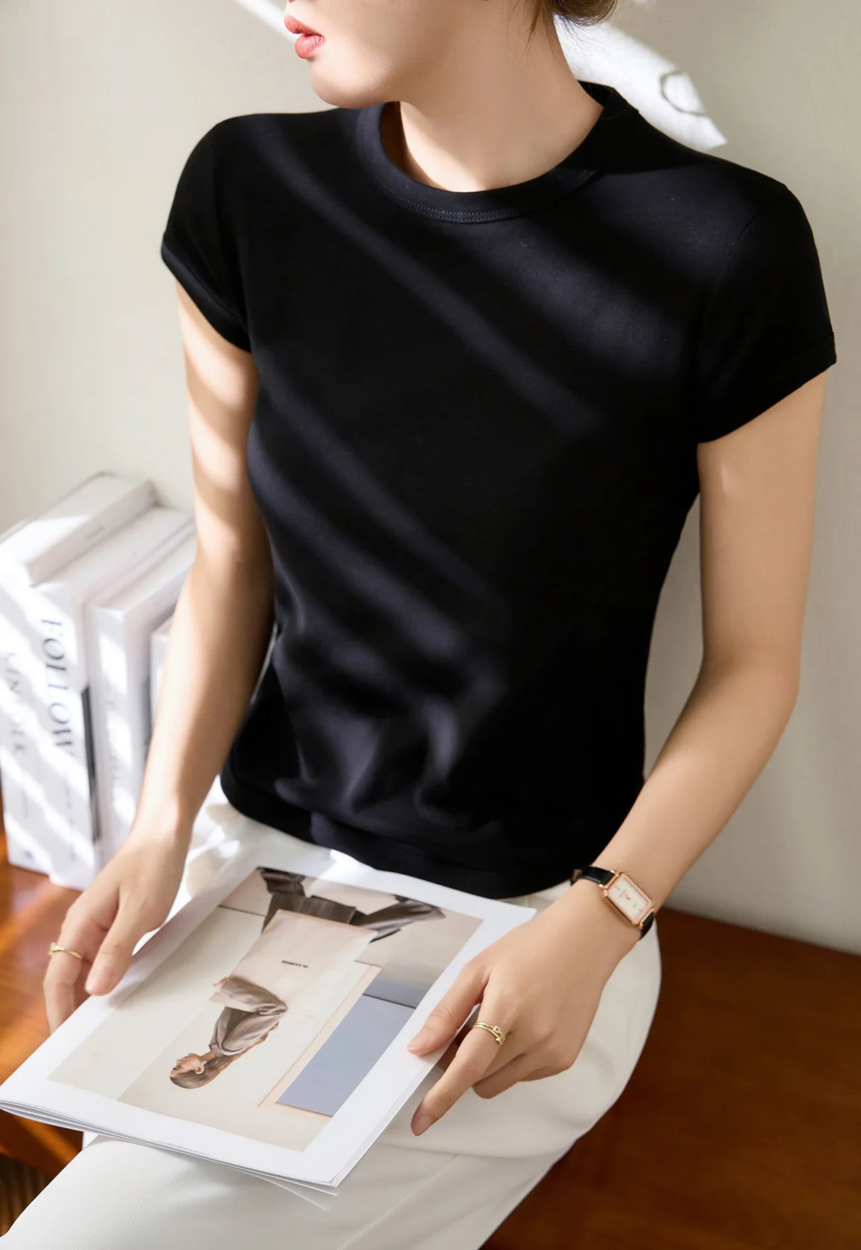 تي شيرت نسائي بطبعة ملونة