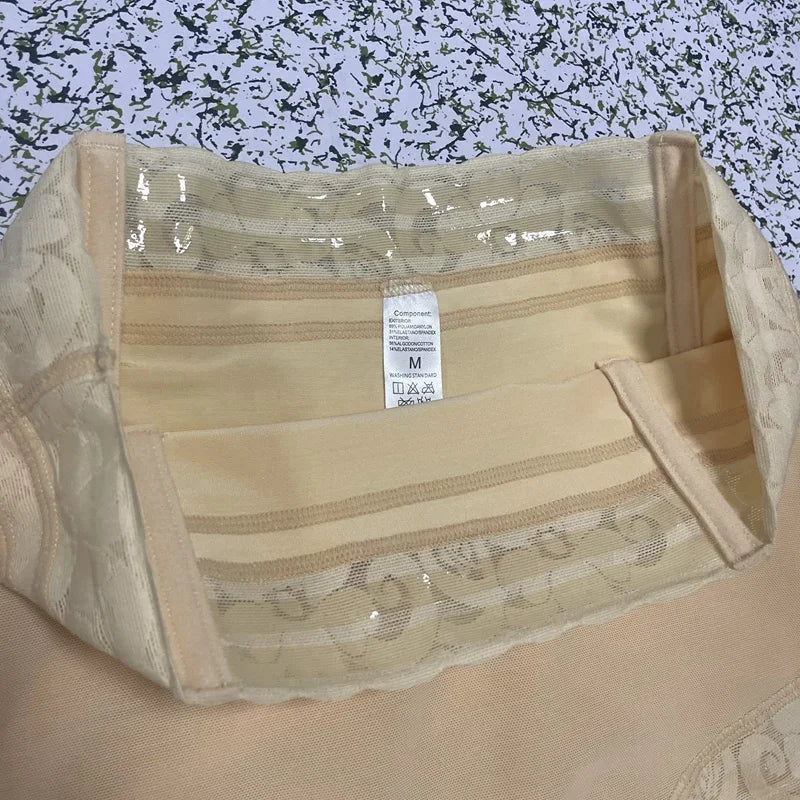 شورت تشكيل الساعة الرملية للنساء