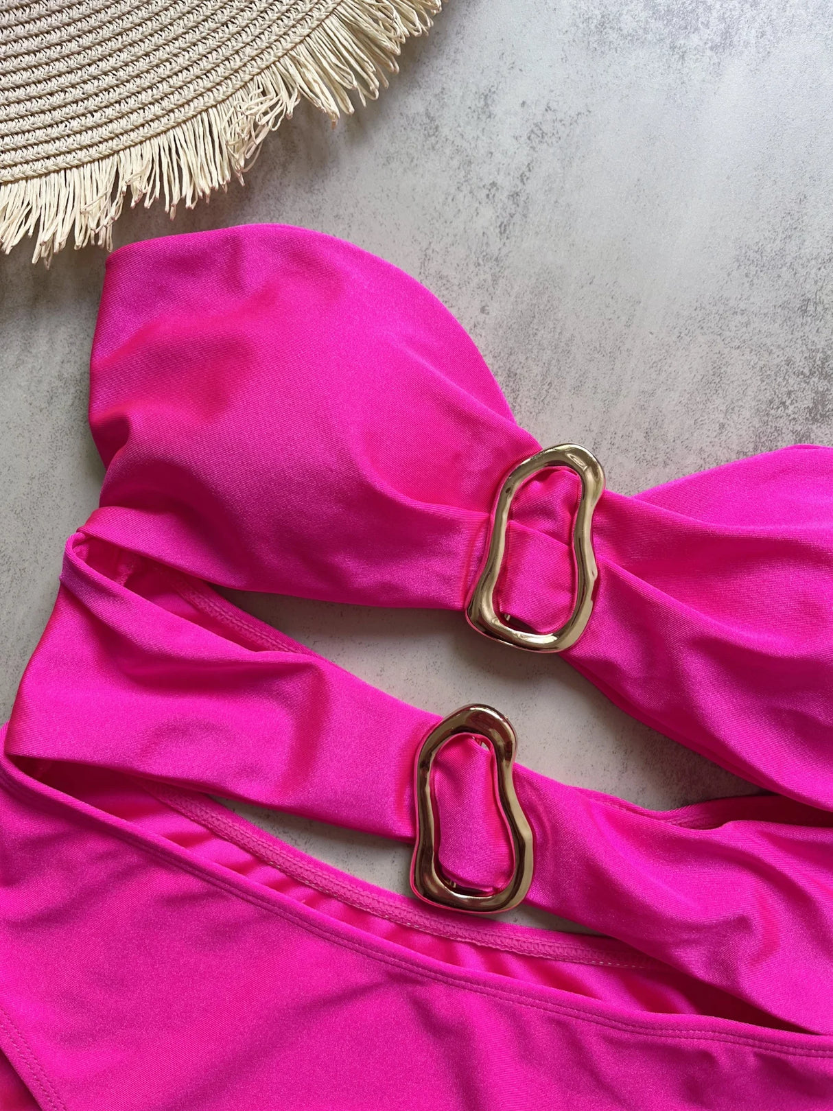 ملابس سباحة نسائية باندو بحلقة معدنية