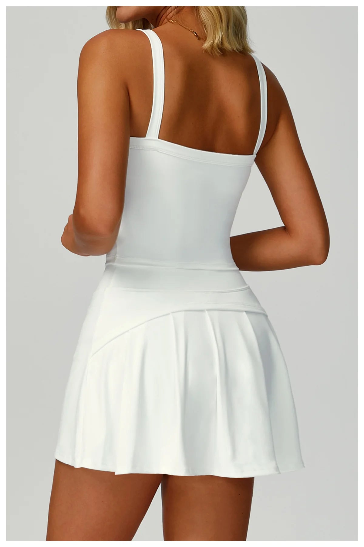 طقم تنورة تنس رياضية للنساء