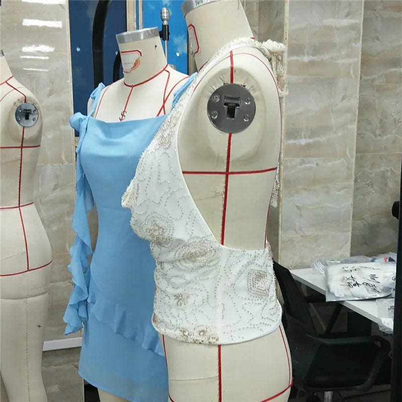 بلوزة نسائية بدون أكمام ذات ترتر عميق على شكل حرف V