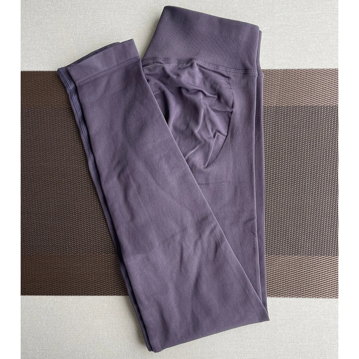 بنطال يوغا ضيق بدون درزات للنساء