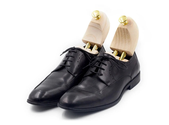 أحذية نسائية خشبية مصنوعة من خشب الصنوبر