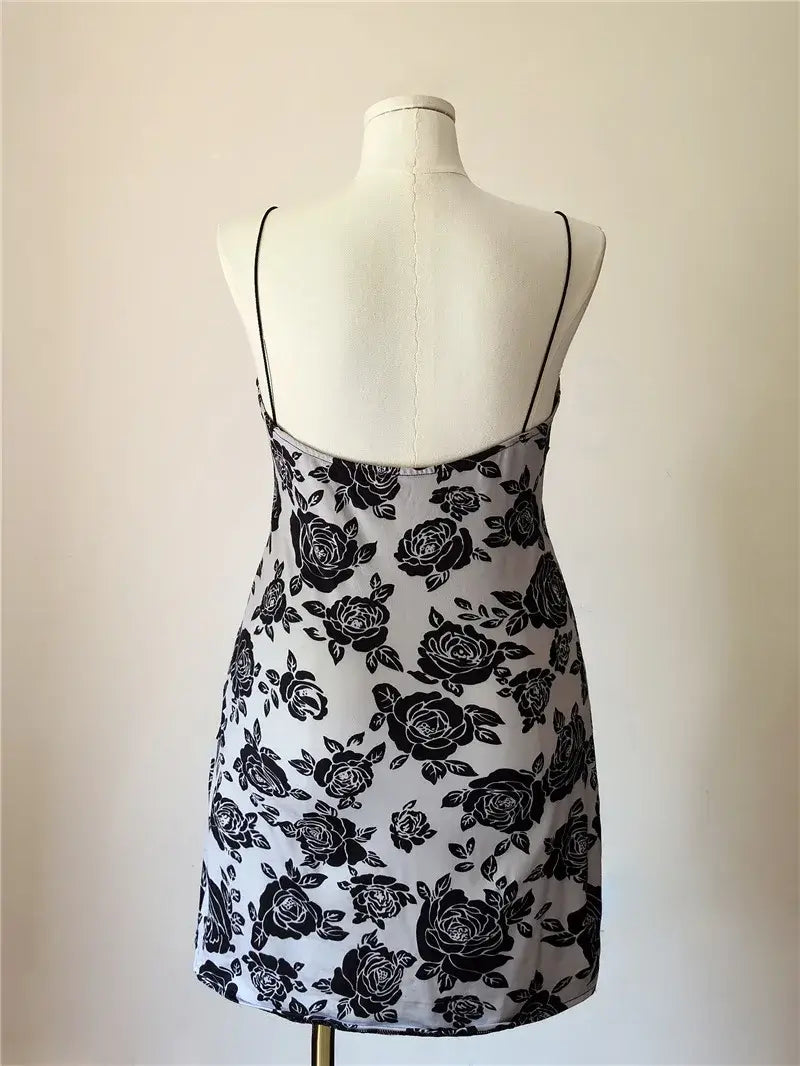 فستان نوم نسائي مقاس إضافي برباط من الدانتيل