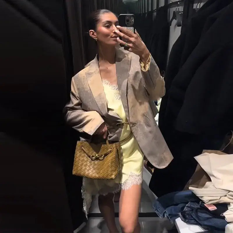 طقم فستان وسترة من الدانتيل المرقّع للنساء