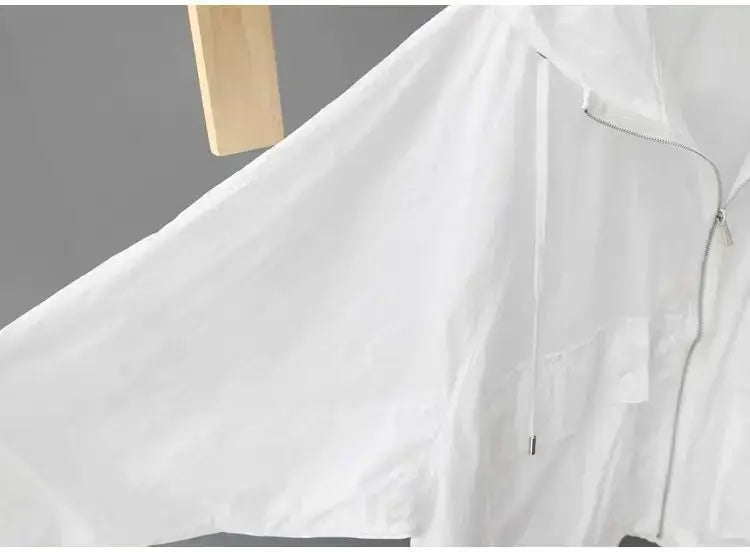 سترة نسائية خفيفة الوزن مقاومة للرياح بغطاء للرأس