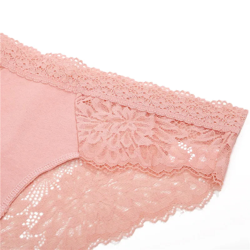 ملابس داخلية نسائية وردية اللون