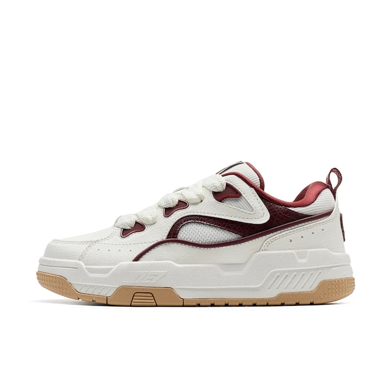 حذاء رياضي Xtep للرجال بنعل سميك للتزلج على الألواح