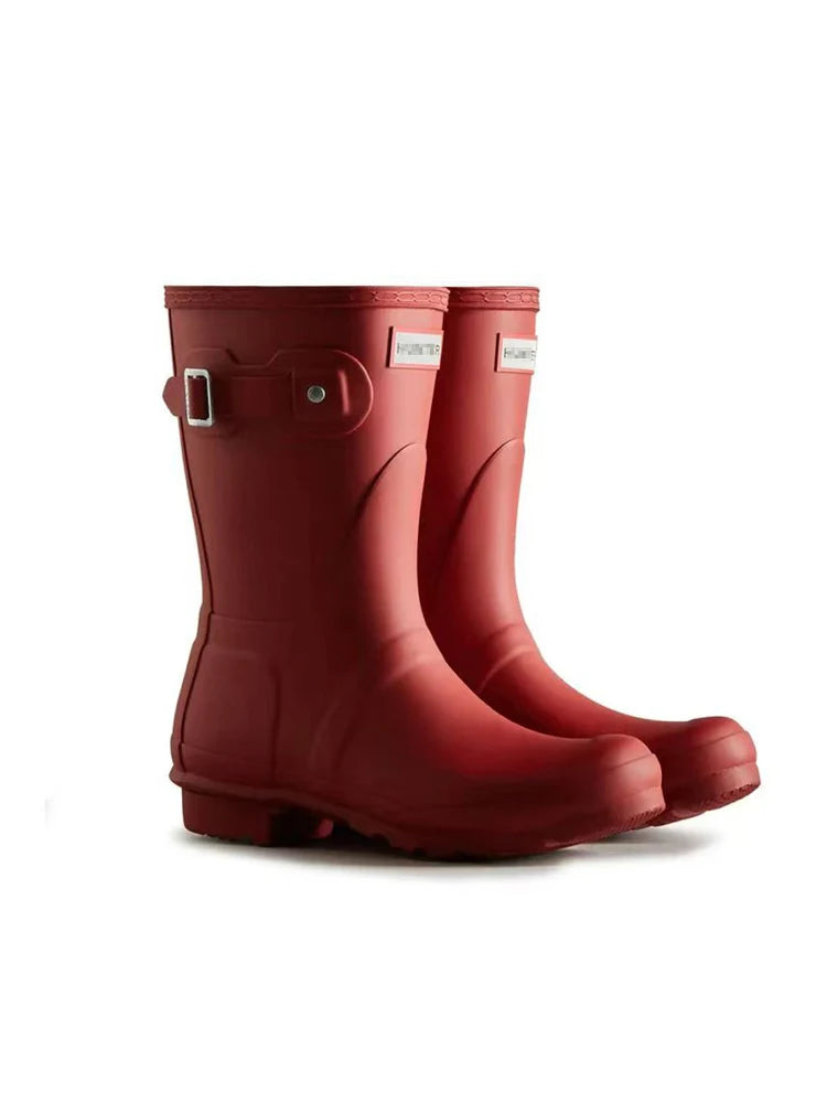 حذاء نسائي من الجلد المطرز حتى منتصف الساق