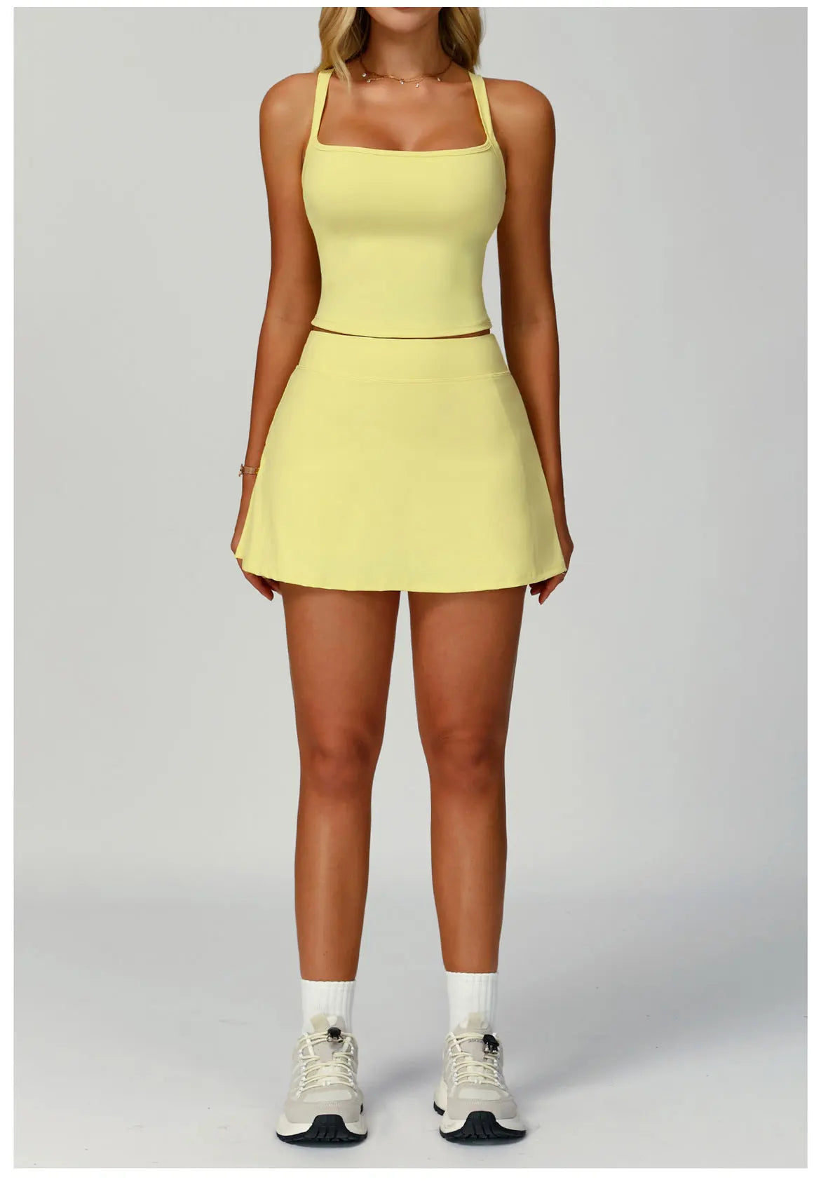 طقم تنورة تنس رياضية للنساء