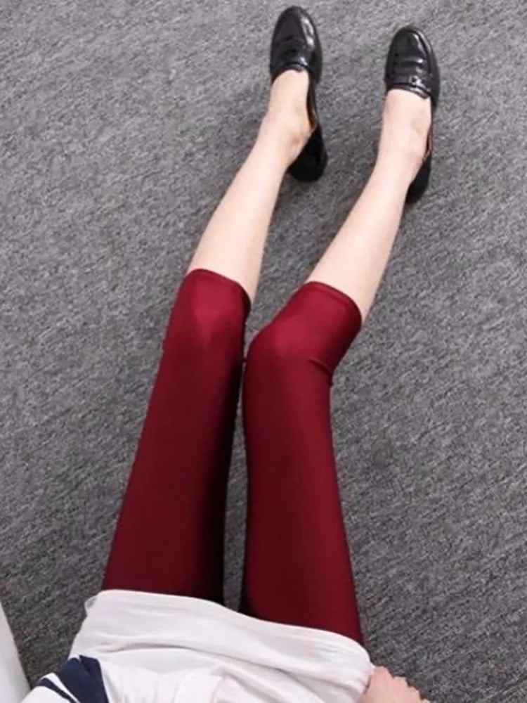 بنطال ليجنز نسائي من سباندكس لامع بلون النيون