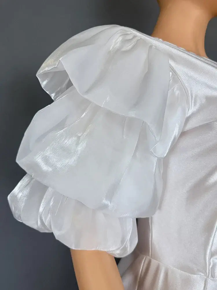 جمبسوت نسائي للحفلات بأكمام منتفخة من الساتان