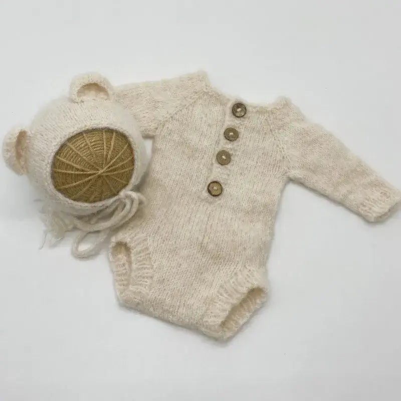 Newborn photo romper set with bear bonnet and buttons, perfect for baby photography props. Unisex design in soft material.