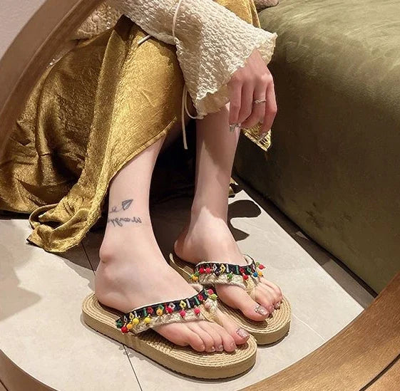 صنادل شاطئ نسائية بكعب منخفض ومضادة للانزلاق