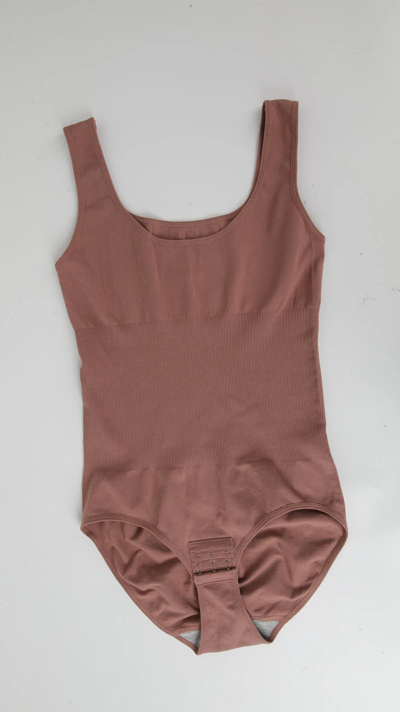 جمبسوت نسائي لتشكيل الجسم غير مرئي