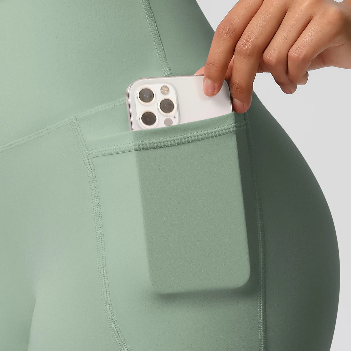 Women's Pocketed Fitness Yoga Shorts