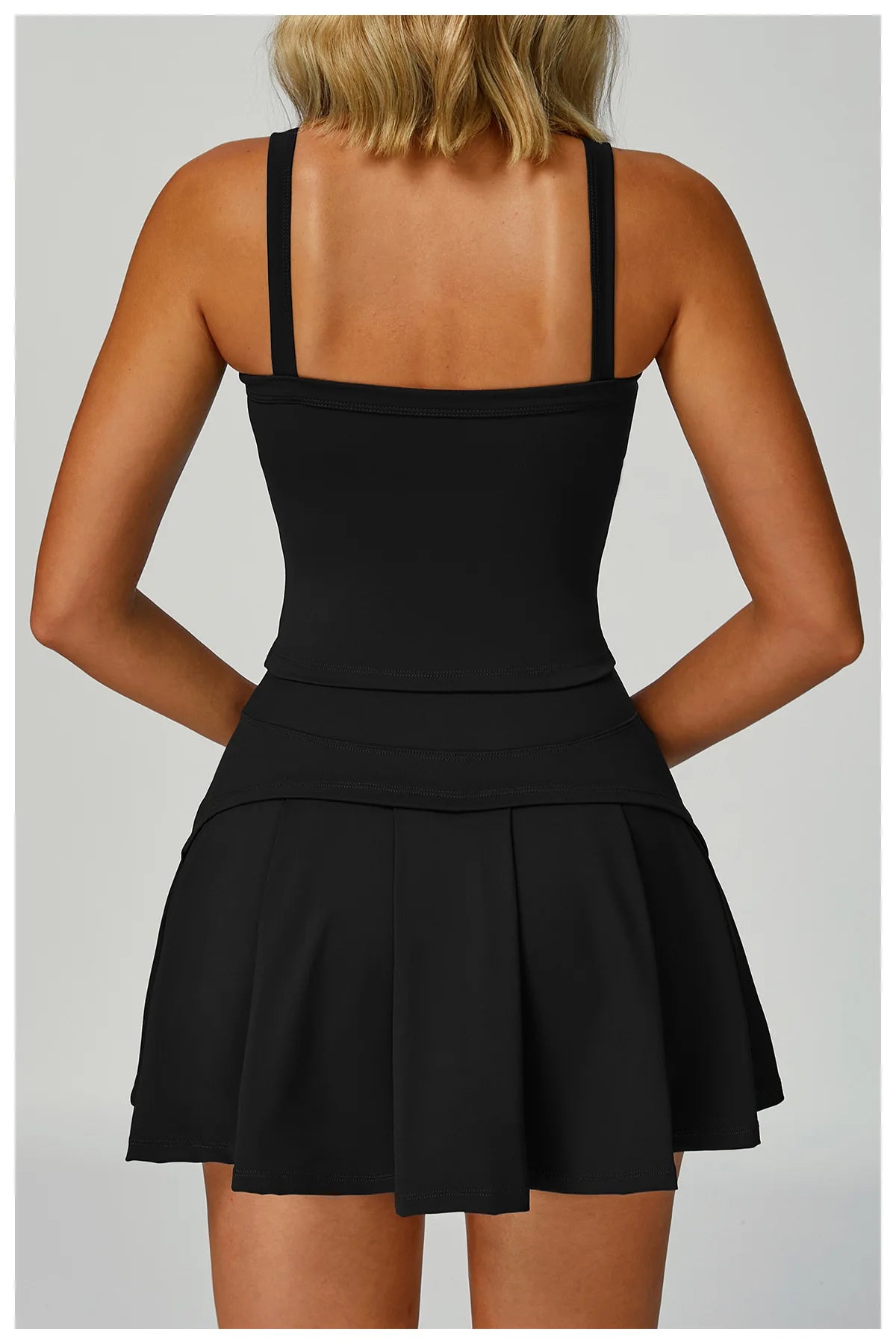 طقم تنورة تنس رياضية للنساء