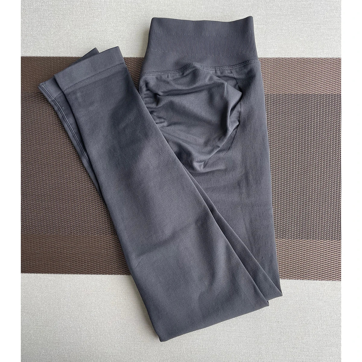 بنطال يوغا ضيق بدون درزات للنساء