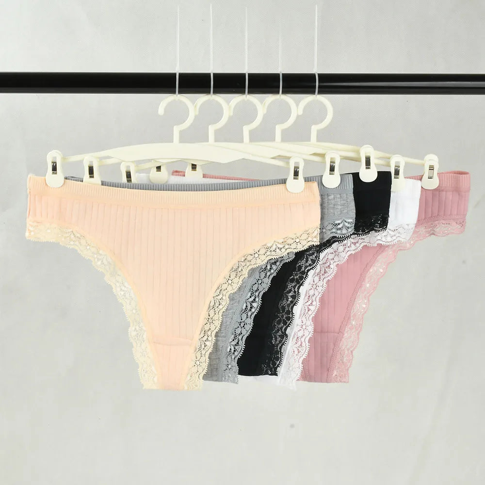 سروال داخلي نسائي من الدانتيل متوسط الارتفاع