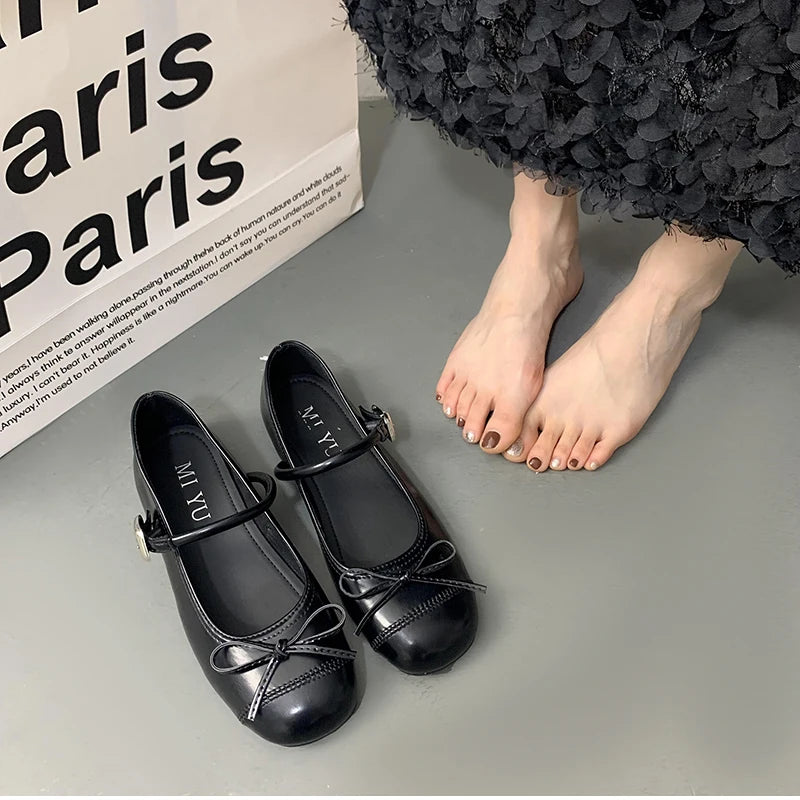 أحذية نسائية فاخرة بدون رباط من ماركة لوفرز