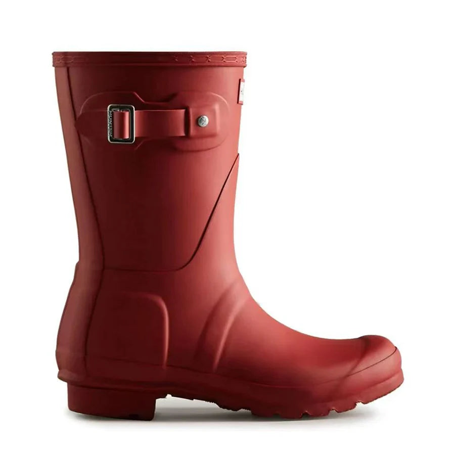 حذاء نسائي من الجلد المطرز حتى منتصف الساق