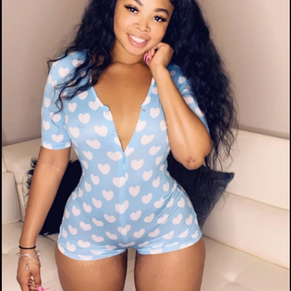 LoveNest™ – بيجامة جامبسوت بفتحة رقبة V عميقة (رومانسية، ناعمة، وجاهزة للنوم)