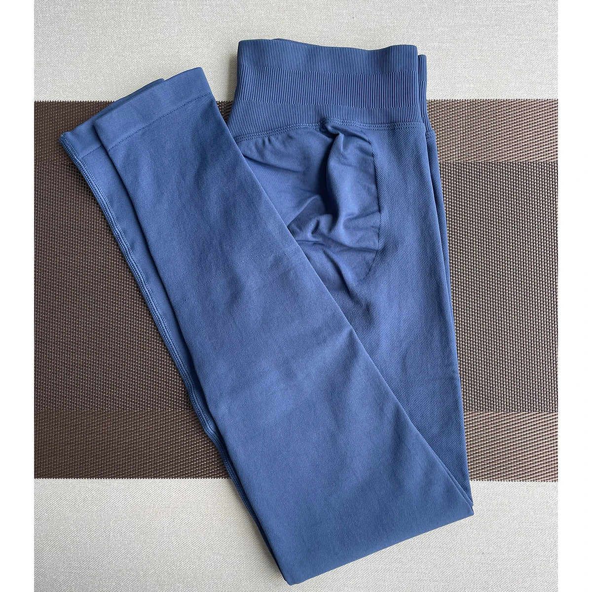 بنطال يوغا ضيق بدون درزات للنساء