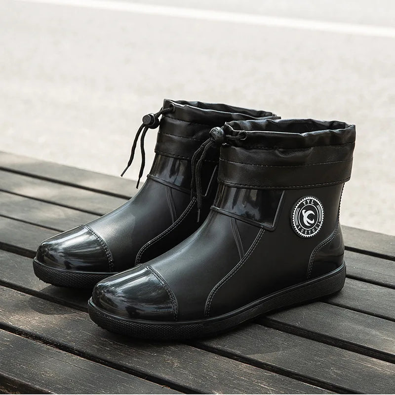 أحذية بكعب إسفيني مغلقة للنساء