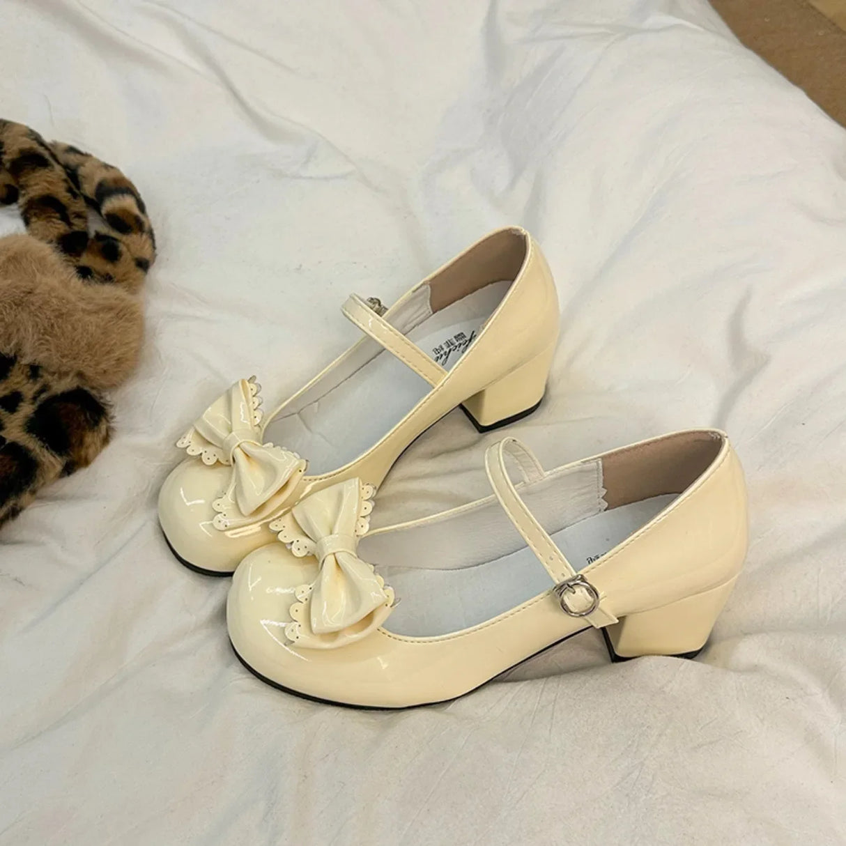 حذاء لوليتا ذو مقدمة مستديرة - حذاء متوسط الطول بفيونكة جذابة 2025