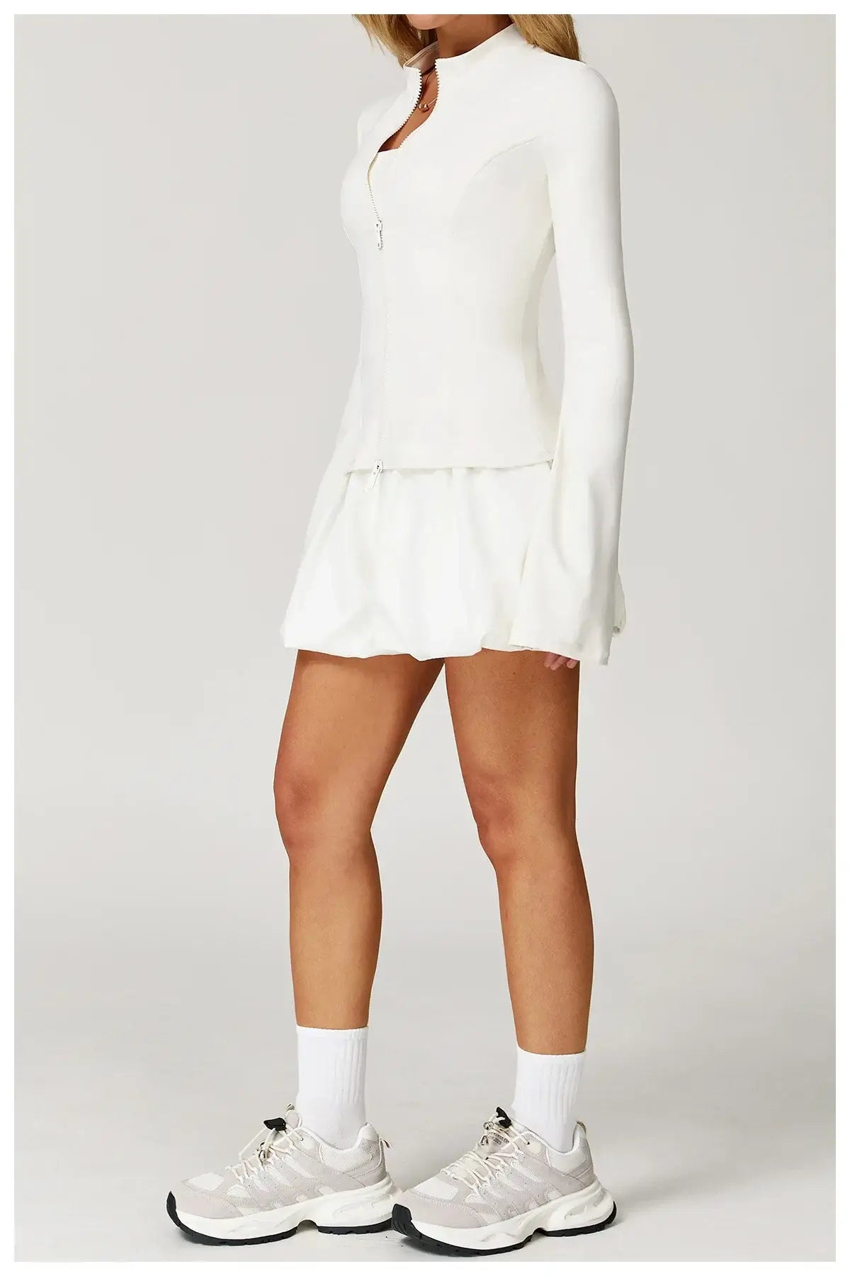 سترة تدريب نسائية مرنة بقصّة Slim Fit