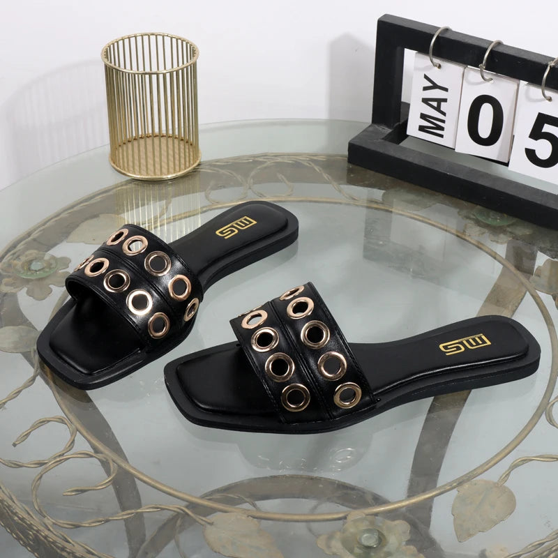 صنادل نسائية صيفية مسطحة مربعة الشكل