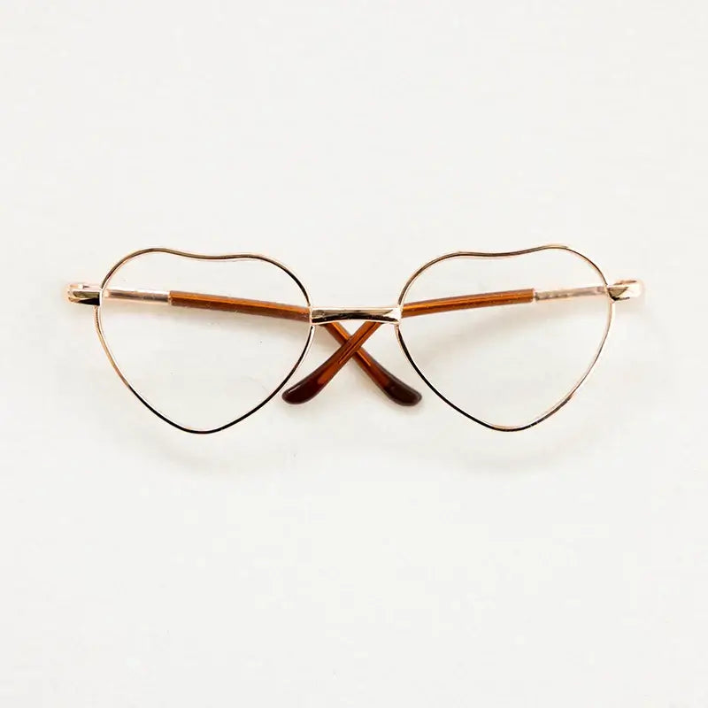 Heart-shaped baby glasses for newborn photography, colorful and unisex, perfect accessory for cute photo shoots.