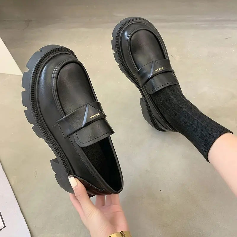 حذاء مكتب نسائي أسود بكعب منخفض