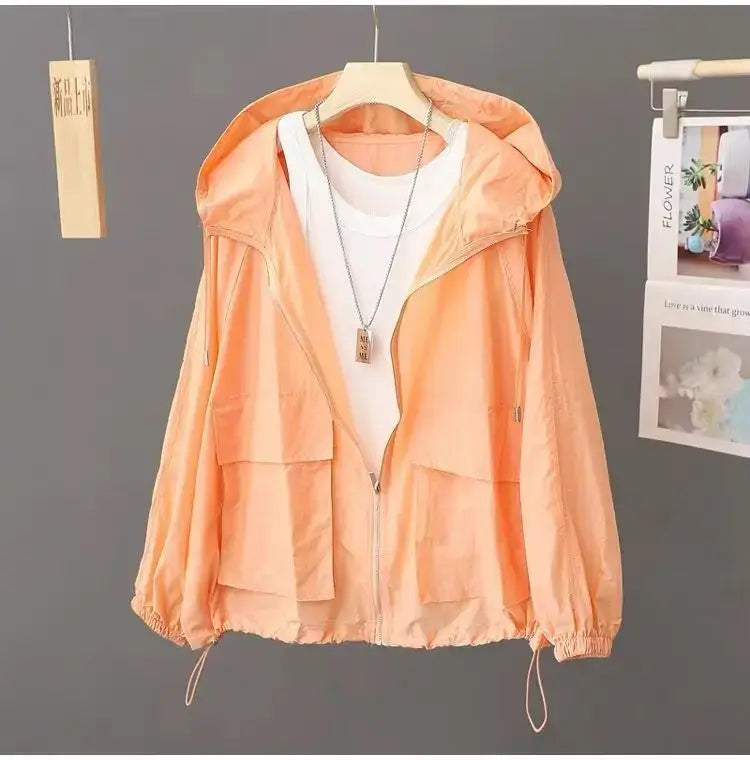 سترة نسائية خفيفة الوزن مقاومة للرياح بغطاء للرأس