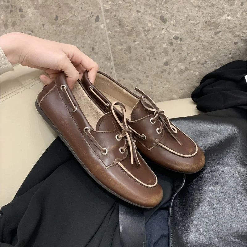 أحذية نسائية بدون كعب - حذاء مسطح برباط من الجلد الطبيعي 2025