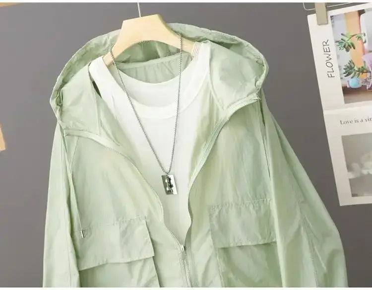 سترة نسائية خفيفة الوزن مقاومة للرياح بغطاء للرأس