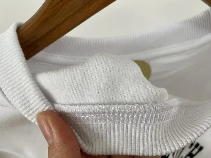 سويت شيرت نسائي بطبعة حروف عتيقة برقبة دائرية