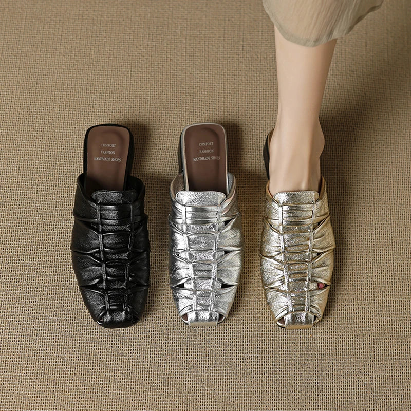 صنادل نسائية بكعب عريض من الجلد