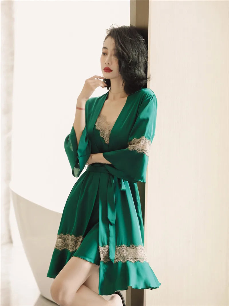 بيجامات نسائية من الحرير الجليدي