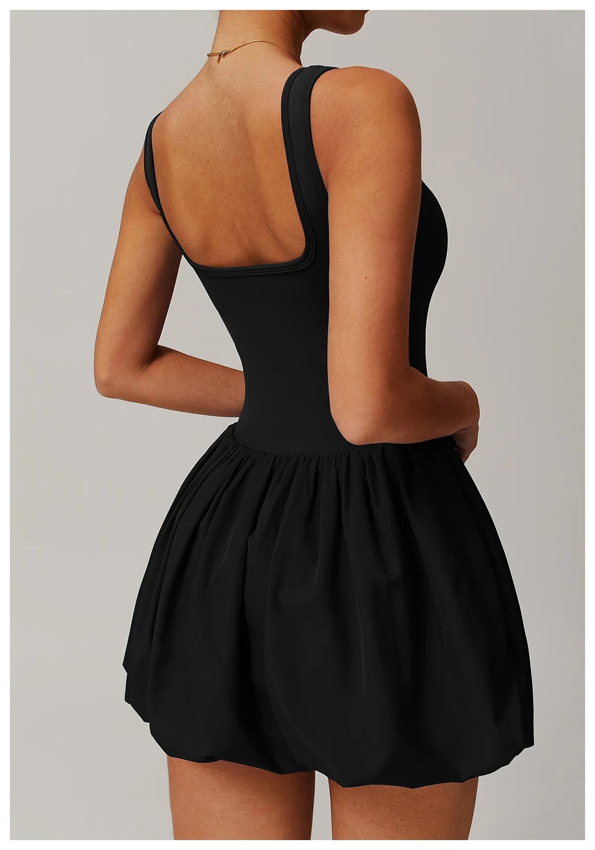 جمبسوت يوغا نسائي بتنورة قصيرة