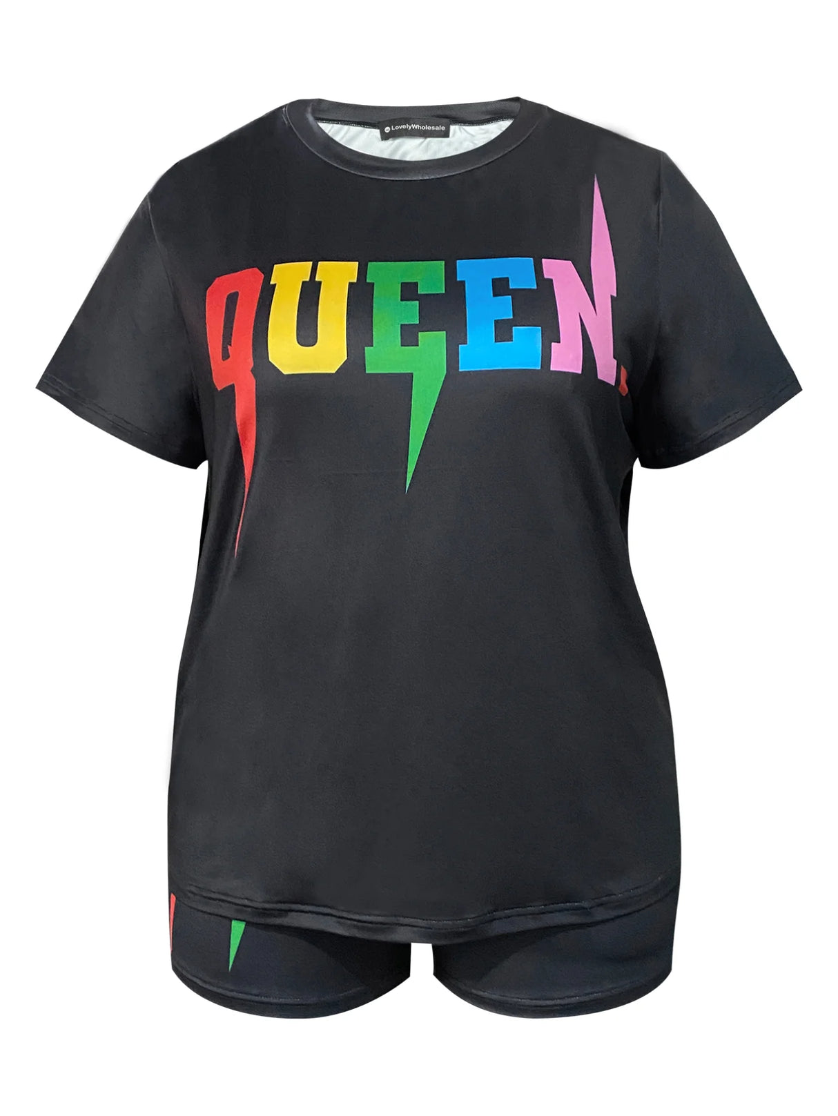 طقم شورت مطبوع عليه حروف بمقاسات كبيرة