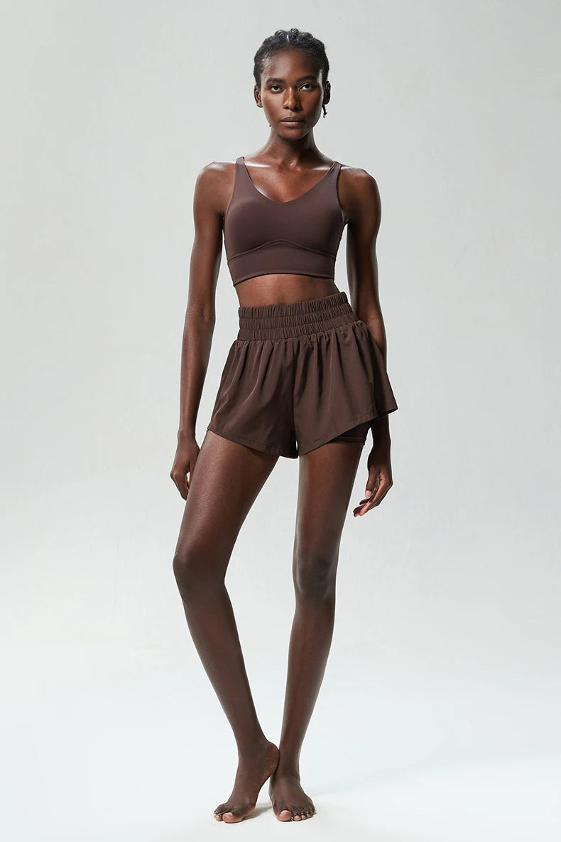 مجموعة رياضية سريعة الجفاف للنساء في الهواء الطلق