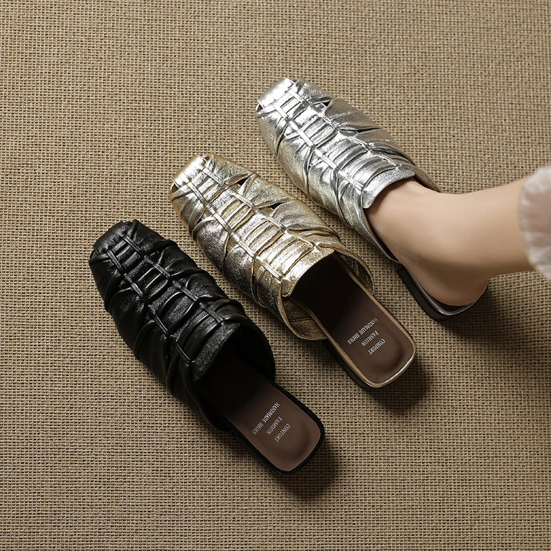 صنادل نسائية بكعب عريض من الجلد