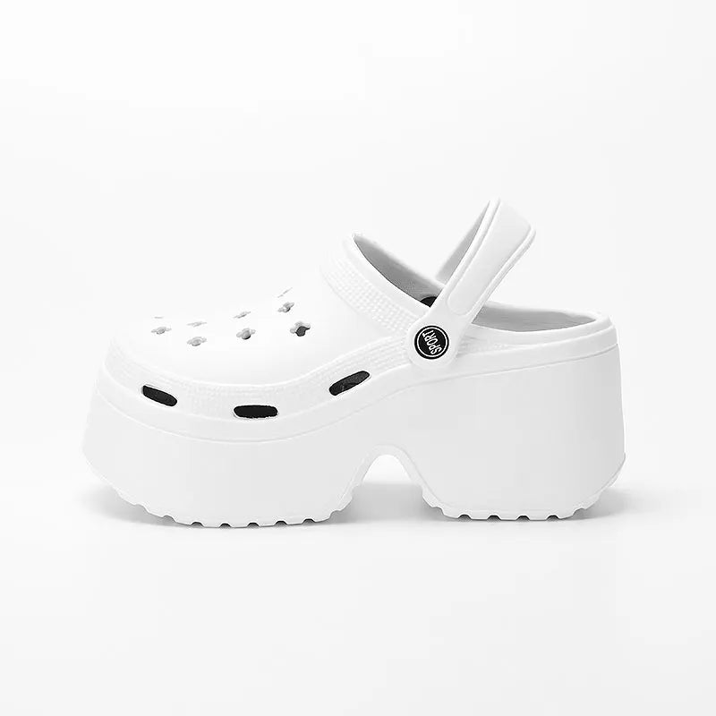 صنادل إسفينية مغلقة من الأمام – صيف 2025