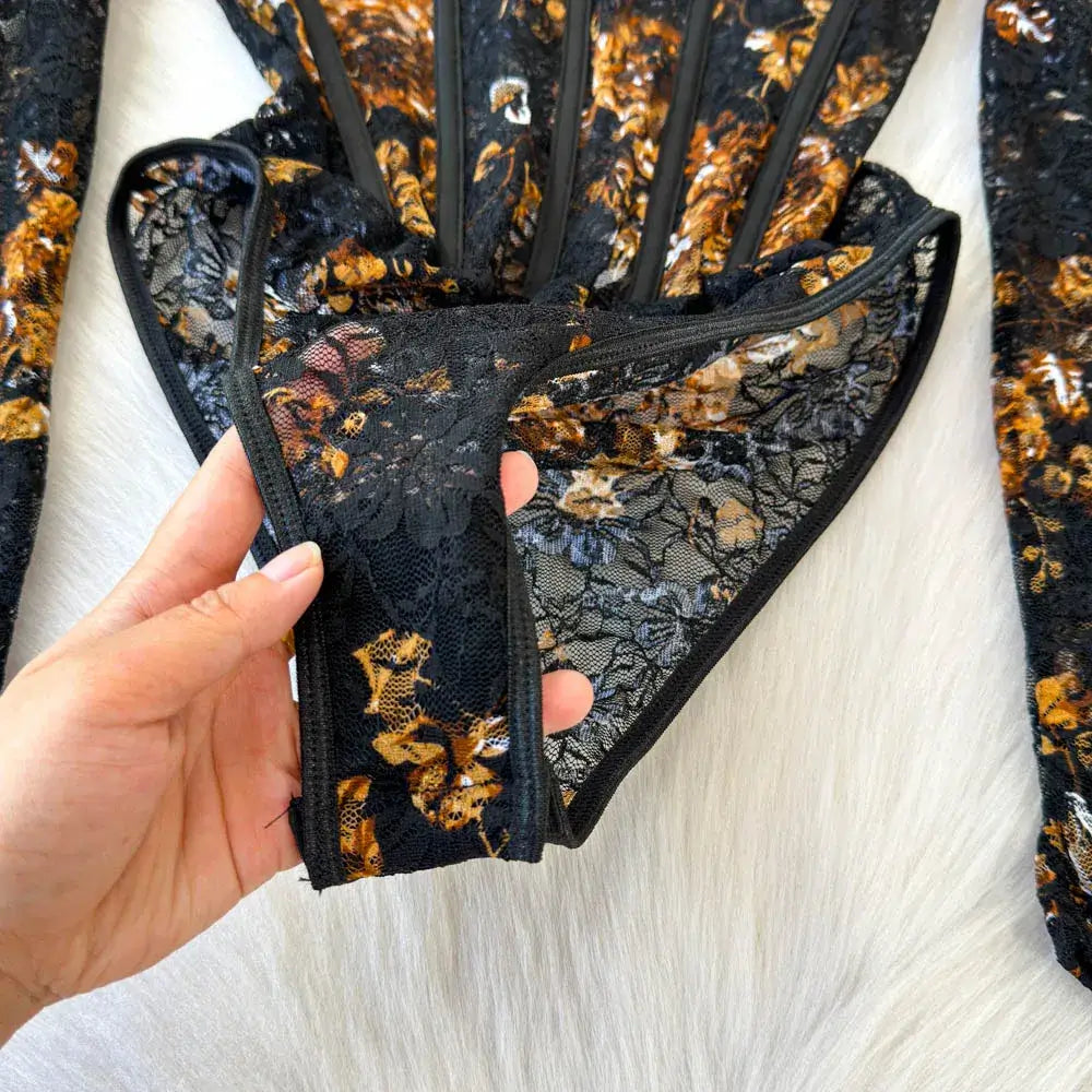 بدلة جسم نسائية مطبوعة بشبكة ورقبة مربعة