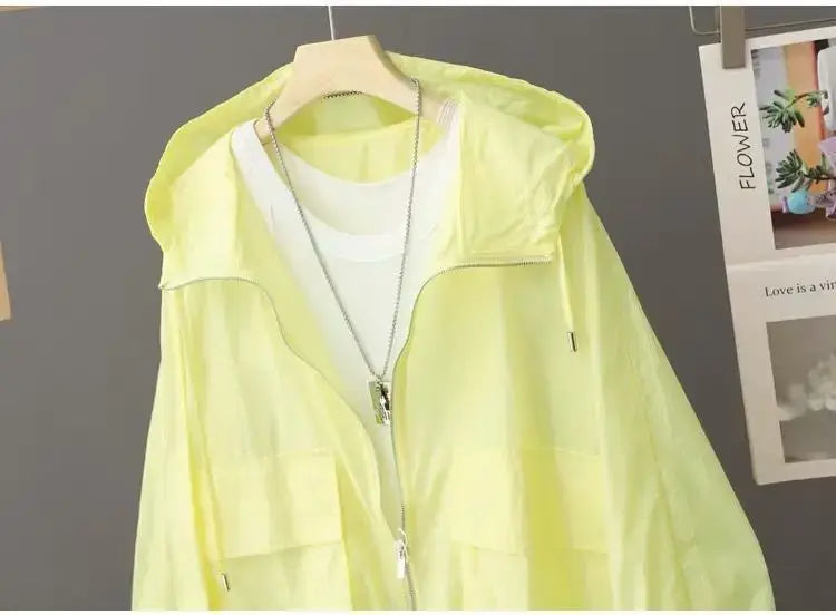 سترة نسائية خفيفة الوزن مقاومة للرياح بغطاء للرأس