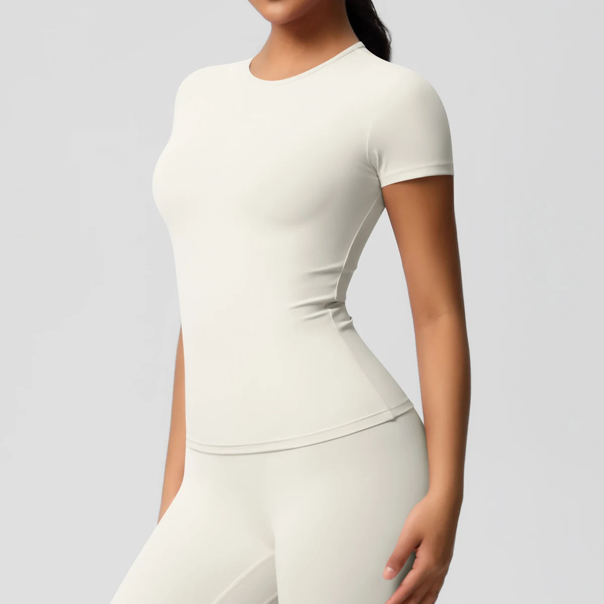 بلوزة رياضية نسائية مرنة وسريعة الجفاف