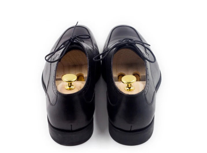 أحذية نسائية خشبية مصنوعة من خشب الصنوبر