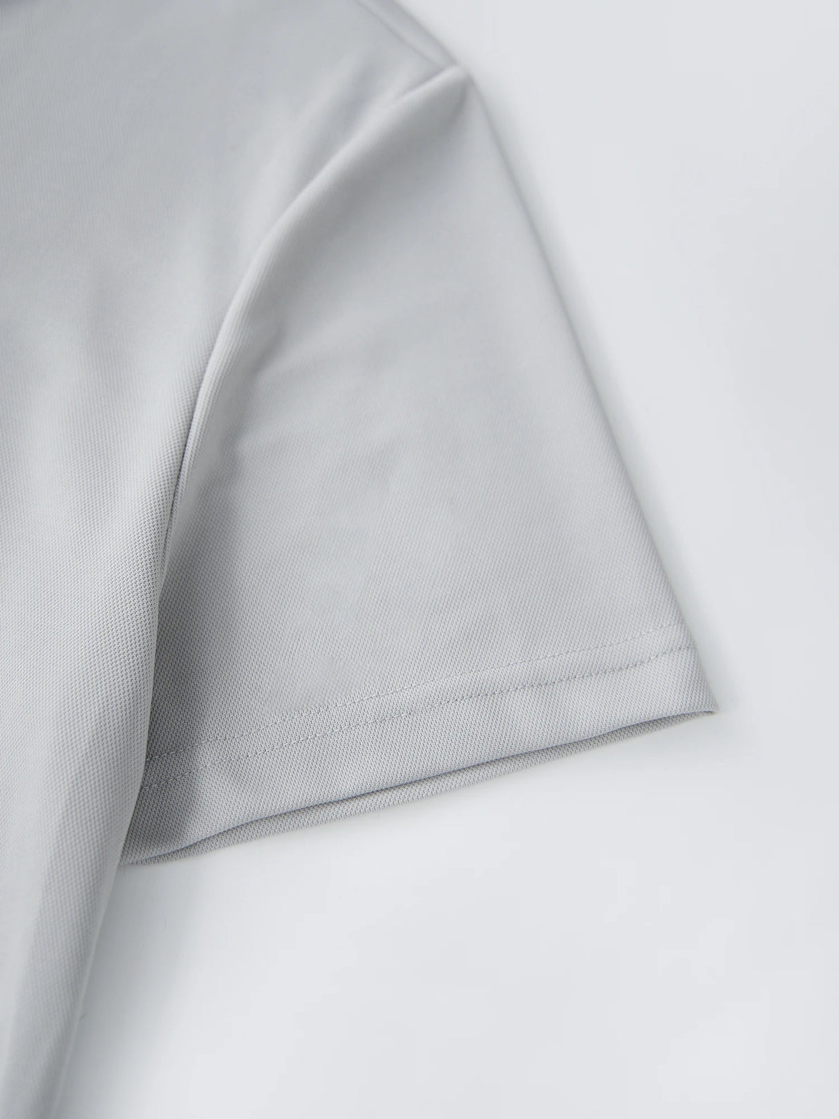 هودي رجالي بأكمام قصيرة وسحاب