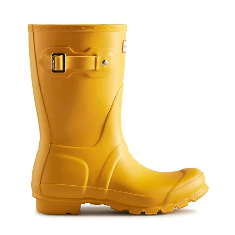 حذاء نسائي من الجلد المطرز حتى منتصف الساق